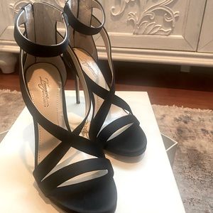 Never worn Black Vince Camuto heels